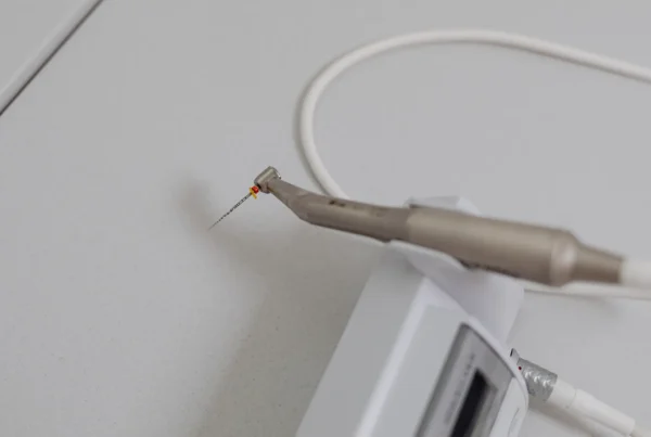 Endodoncia que duele días después: cuándo es normal y cuándo hay que volver - Clínica Dental Dra. Borro endodoncia dolor